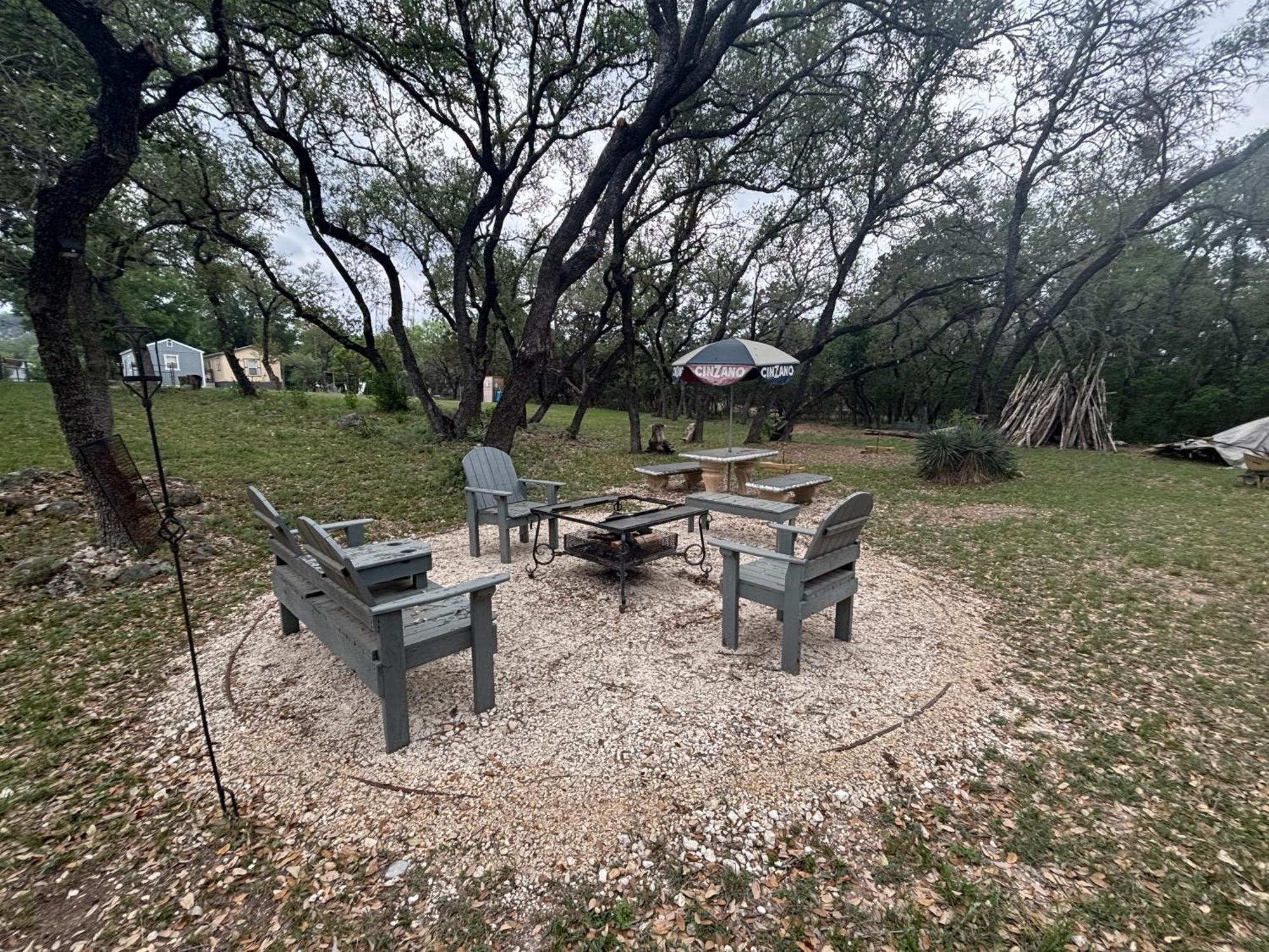 Tiny House - Our Little Piece Of Paradise Lakehills Exterior foto