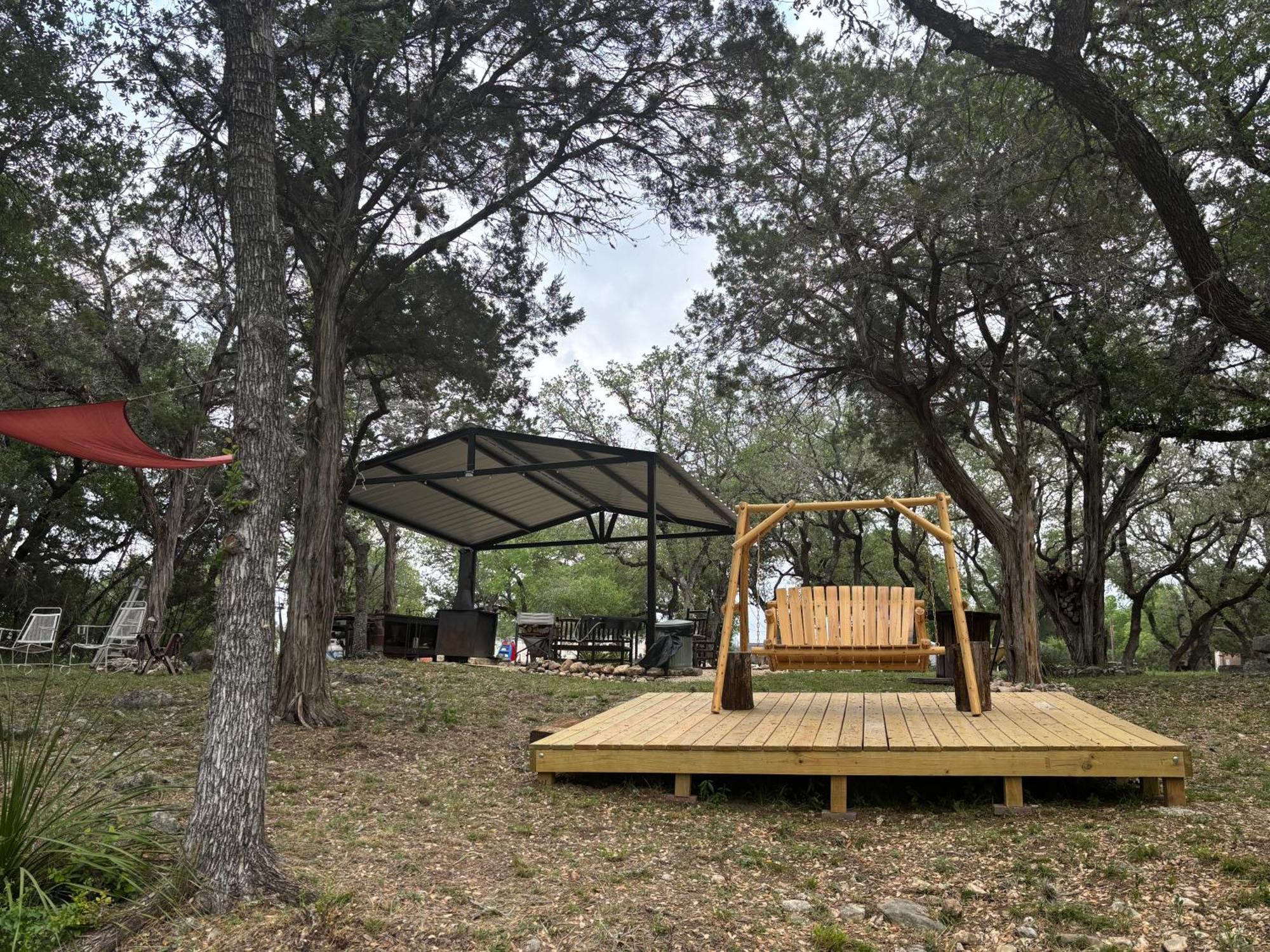 Tiny House - Our Little Piece Of Paradise Lakehills Exterior foto